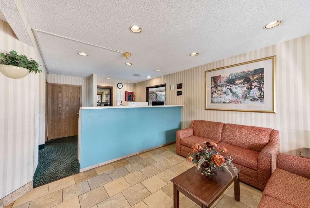 Rodeway Inn Columbus Interior photo